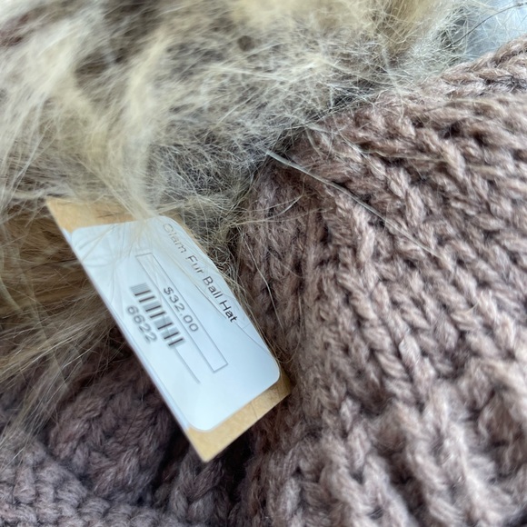 CC Thick Cable Knit Faux Fuzzy Fur Pom Skull Cap Beanie NWT - Picture 3 of 3